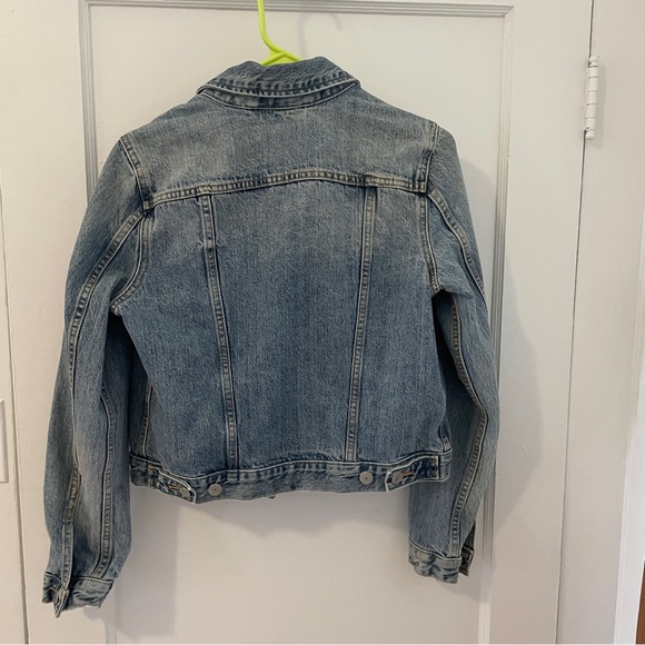Levi's Stone Washed Women’s Fitted Denim Jacket - Picture 2 of 7